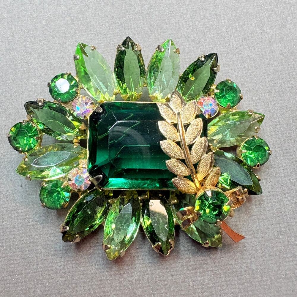 Vintage DeLizza & Elster Green Rhinestone Gold Leaf Finding Brooch • Book Piece